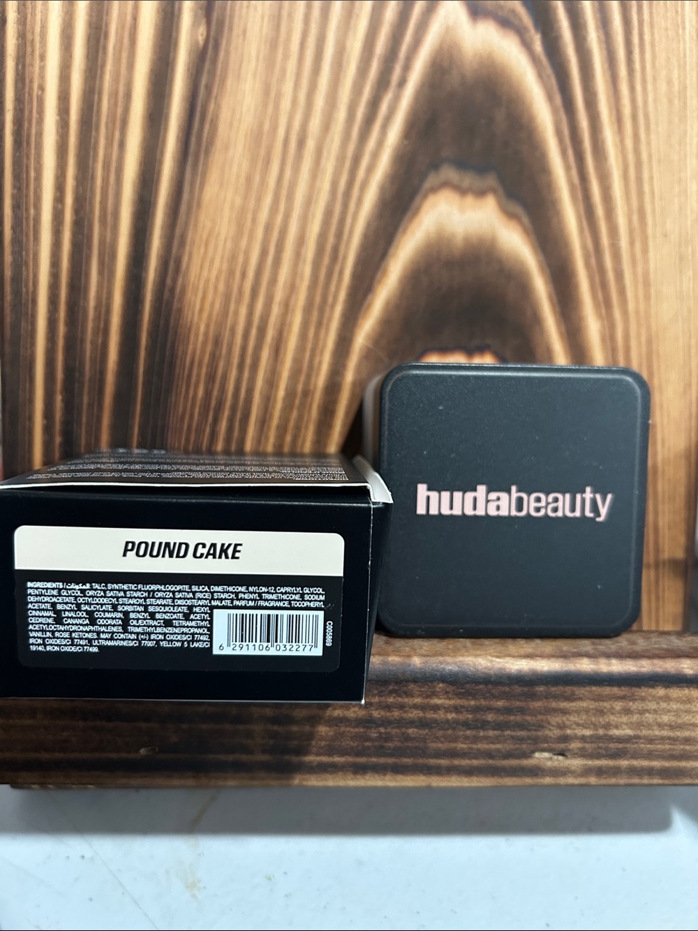 HUDA BEAUTY Easy Bake Loose Baking & Setting Powder - Black - Picture 3 of 3